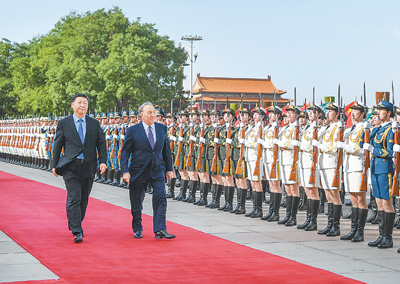 习近平同哈萨克斯坦总统纳扎尔巴耶夫会谈  两国元首一致决定在民族复兴征途上携手前行