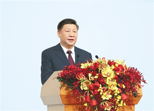 庆祝澳门回归祖国20周年大会暨澳门特别行政区第五届政府就职典礼隆重举行  习近平出席并发表重要讲话  澳门特别行政区第五任行政长官贺一诚及特别行政区政府主要官员等宣誓就职 