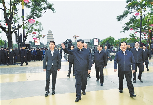 习近平在陕西考察时强调  扎实做好“六稳”工作落实“六保”任务 奋力谱写陕西新时代追赶超越新篇章 