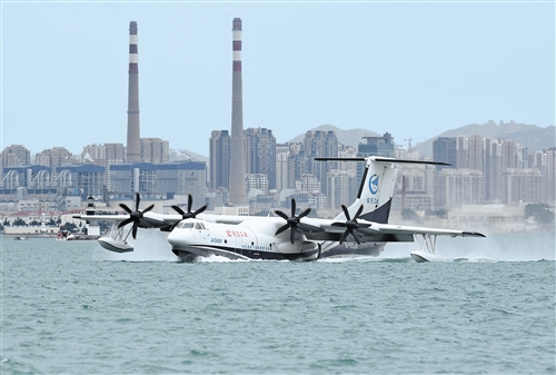 “鲲龙”海上首飞成功