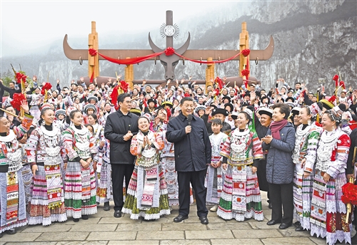 习近平春节前夕赴贵州看望慰问各族干部群众  向全国各族人民致以美好的新春祝福 祝各族人民幸福吉祥祝伟大祖国繁荣富强 