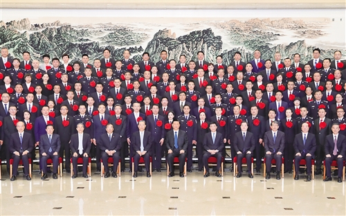 习近平会见全国扫黑除恶专项斗争总结表彰大会代表  王沪宁赵乐际参加会见 