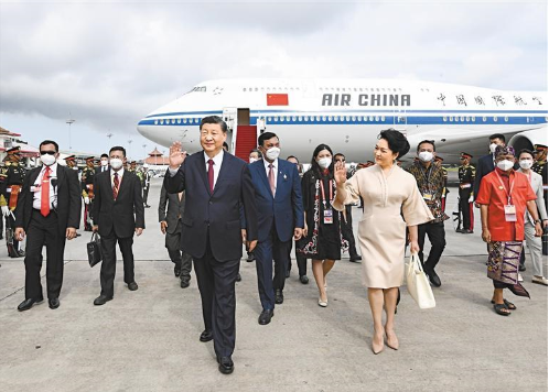 习近平抵达巴厘岛出席二十国集团领导人第十七次峰会 