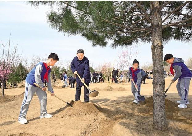 习近平在参加首都义务植树活动时强调 汇聚共建美丽中国磅礴力量 让祖国大地更加绿意盎然生机勃发  李强赵乐际王沪宁蔡奇丁薛祥李希韩正参加 