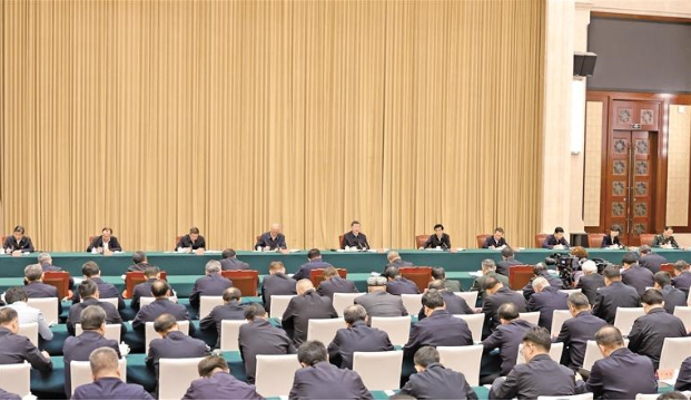 习近平在听取新疆维吾尔自治区党委和政府工作汇报时强调 完整准确全面贯彻新时代党的治疆方略 努力建设团结和谐、繁荣富裕、文明进步、安居乐业、生态良好的社会主义现代化新疆  王沪宁蔡奇参加汇报会
